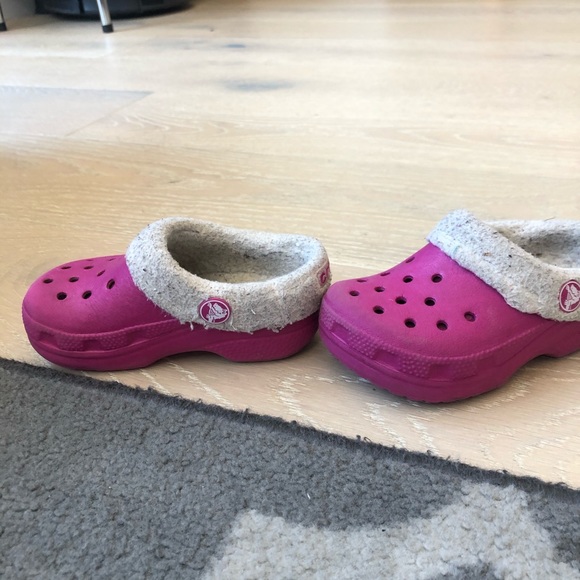 Crocs Pink and White Furry Fleece Lining Kids Size - Picture 5 of 8